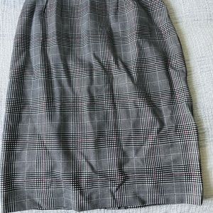 Midi skirt size M perfect condition